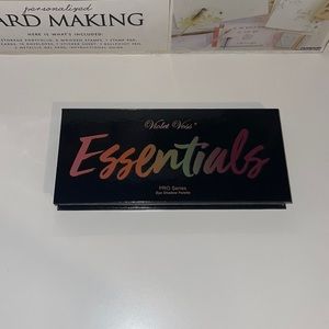 Violet Voss essentials palette